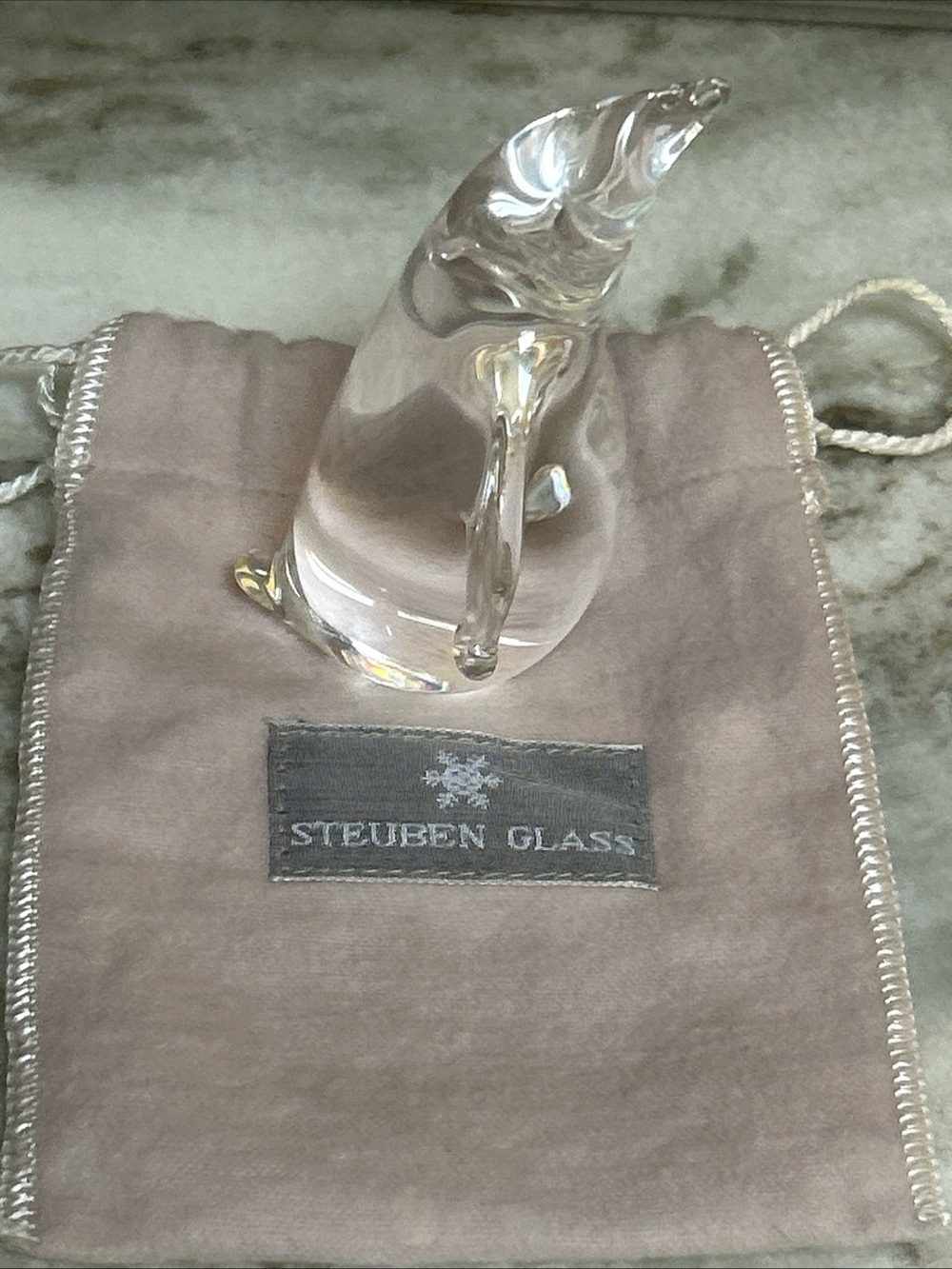 STEUBEN GLASS CRYSTAL PENGUIN FIGURINE / PAPERWEIGHT With DUST BAG Authentic.